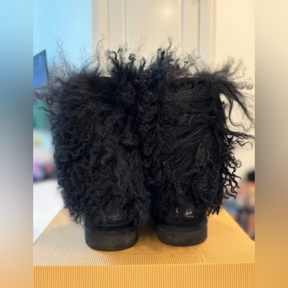 UGG Lida Mongolian Black Suede Shearling Fur Cuff Classic Boot Size US 7 - Picture 3 of 4